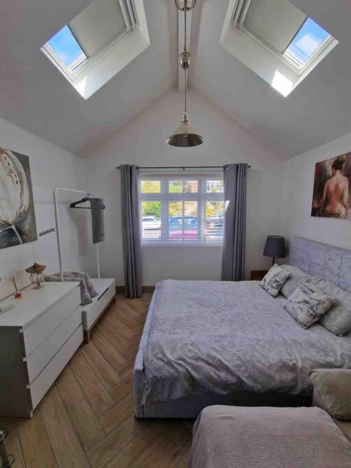 Lovely Studio Annex In Lilliput Пул Екстериор снимка