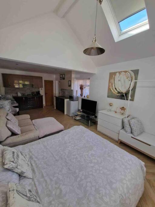 Lovely Studio Annex In Lilliput Пул Екстериор снимка